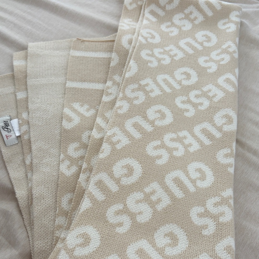 GUESS  Casual scarf in Tan and White